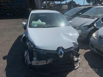 RENAULT CLIO 1.5D - ANNO 2015 - PER RICAMBI