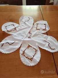 Centrino Vintage ricamato a mano