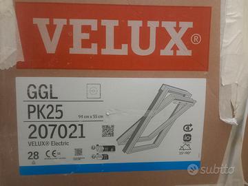 Velux elettrica con tendina oscurante