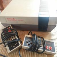 Console Nintendo NES con 2 controller + gioco