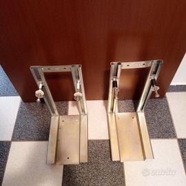 Staffe per sanitari sospesi