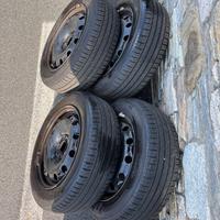 Gomme Kleber estive 185 60 r15 montate su cerchio