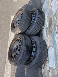 Gomme Kleber estive 185 60 r15 montate su cerchio