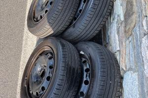 Gomme Kleber estive 185 60 r15 montate su cerchio