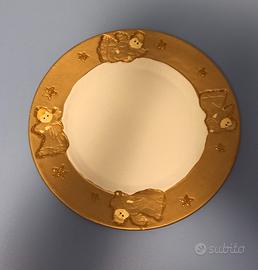 Piatto in ceramica. Natalizio. Decorato a mano