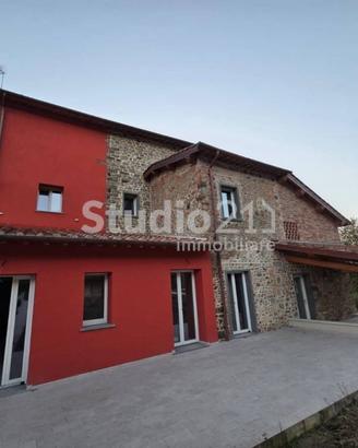 Appartamento di 160 m² con 5 locali e posto auto a