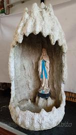 Grotta con Madonna di Lourdes