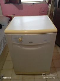 Lavastoviglie whirpool esterna