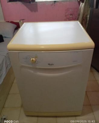 Lavastoviglie whirpool esterna