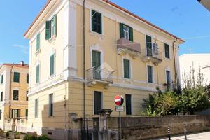 3 LOCALI A SAPRI