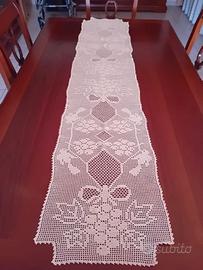 Centrotavola runner fatto a mano