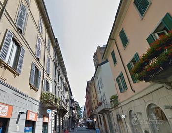 Bilocale con balcone Lecco libero subito