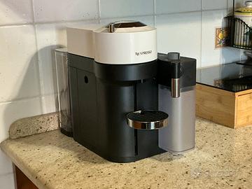 Nespresso DeLonghi Vertuo Lattissima, bianca