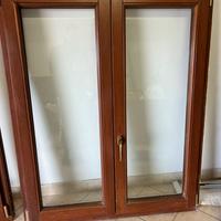 Finestra in legno noce massello + persiane