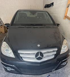 Autovettura Mercedes classe b