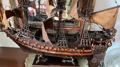 Veliero in legno antico