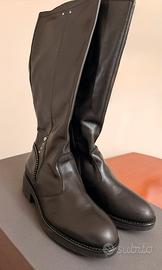 Stivali NeroGiardini in pelle