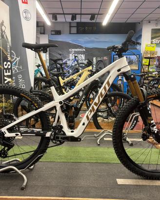 mtb enduro PIVOT Firebird Pro 2026 tg L disponibil