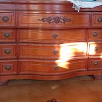 camera veneziana con letto in noce