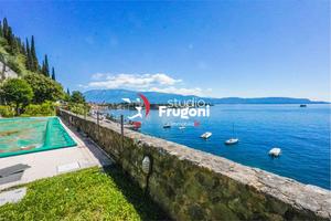 APPARTAMENTO A LAGO IN RESIDENCE CON PISCINA