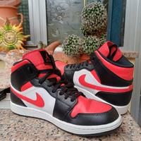 Air Jordan 1 MID Black/Fire red/
White