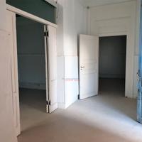 Via Spalti, loc.comm.le 80mq ca tetti soppalcabili