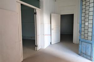 Via Spalti, loc.comm.le 80mq ca tetti soppalcabili