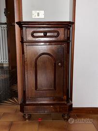 comodino in legno