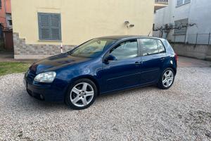 Golf 1.6 fsi 5 porte 5400€ trattabili
