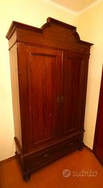 Armadio antico d'epoca in legno