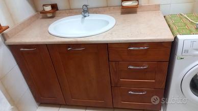 Mobile da bagno con ripiano in marmo