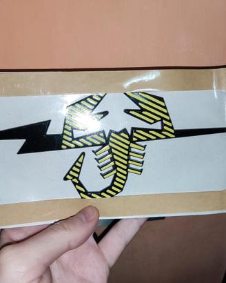 Fregio stemma Abarth 500e