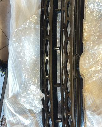 Grigila anteriore range rover evoque