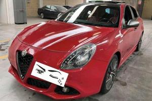Alfa Romeo Giulietta quadrif verde 1.75 TBi 240 CV