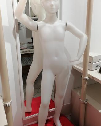 Manichino bimbo