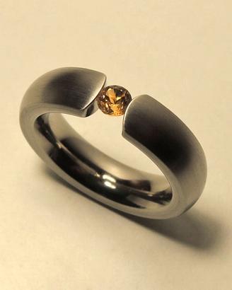 Anello in acciaio con citrino; 191€ => 128€ (-33%)