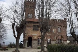 Immobile in asta di 1758 m² con più di 5 locali a 
