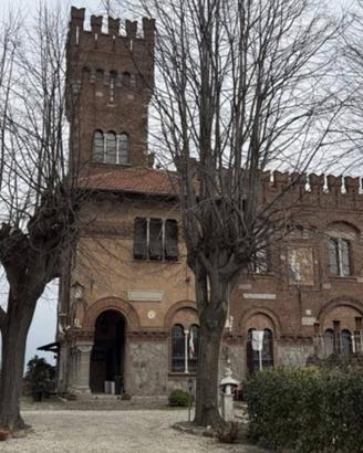 Immobile in asta di 1758 m² con più di 5 locali a 
