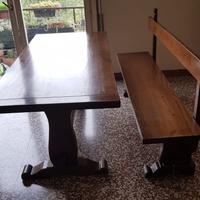 Tavolo in legno di castagno con panca e sedie