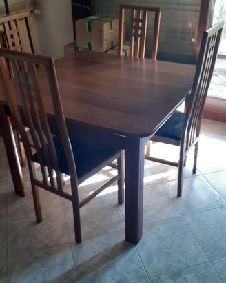 TAVOLO IN LEGNO + 4 SEDIE