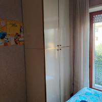 Armadio in formica color crema 