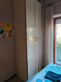 Armadio in formica color crema 