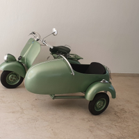 Vespa 125 vacanze romane con sidecar