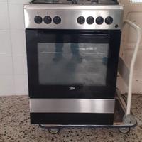 Cucina 4 fuochi Beko.