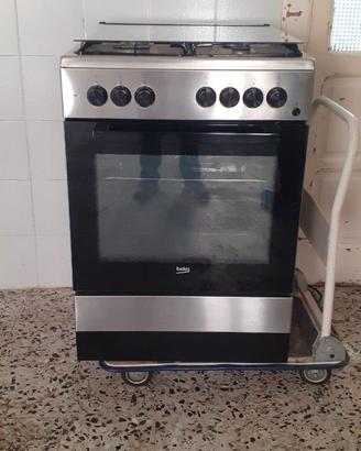 Cucina 4 fuochi Beko.