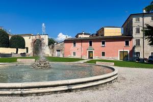 NEGOZIO A CAPRINO VERONESE