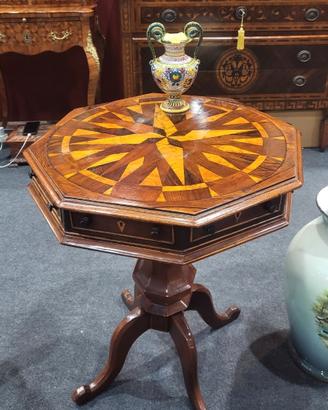 Bel tavolino ottagonale dell'800 