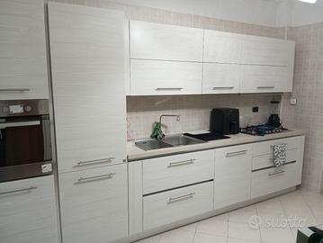 cucina Stosa + tavolo con sedie.+ mobiletto