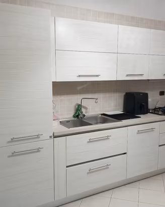 cucina Stosa + tavolo con sedie.+ mobiletto