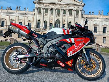 Yamaha R1 